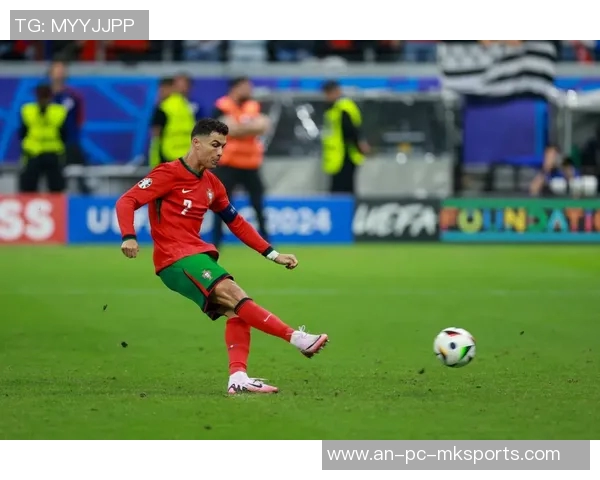 C罗在欧洲杯半决赛中精彩点球助力球队晋级决赛的传奇时刻