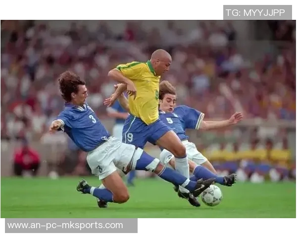 全球足球巨星风采展示与经典瞬间回顾